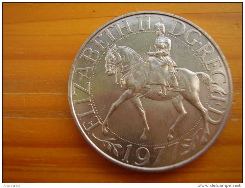 Great Britain 1977 ELIZABETH II TWENTY FIVE PENCE SILVER JUBILEE UNCIRCULATED COIN. - 25 New Pence