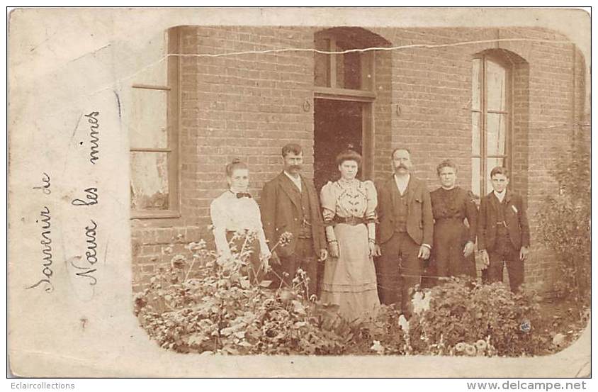 Noeux Les Mines   62     Carte Photo Familiale Devant La Maison   (déchirure) - Noeux Les Mines