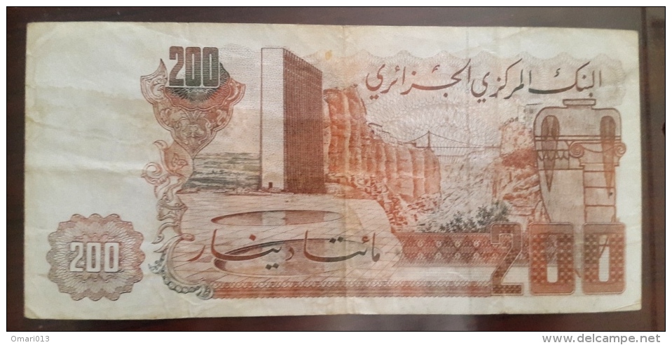 Algérie -  200 DINARS 23/03/1983 - Pick 135 TTB ( Voir Scan): N°: 57299 - 03/416 - Algérie