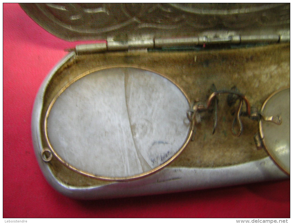 LUNETTES  UNE PAIRE DE LORGNON AVEC UN VERRE DE CASSE DANS SON ETUI EN ALUMIUM - Brillen