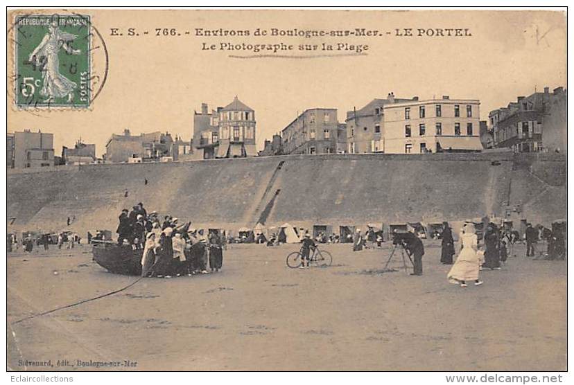 Le Portel    62      Scène De Plage. Le Photographe  (pli) - Le Portel