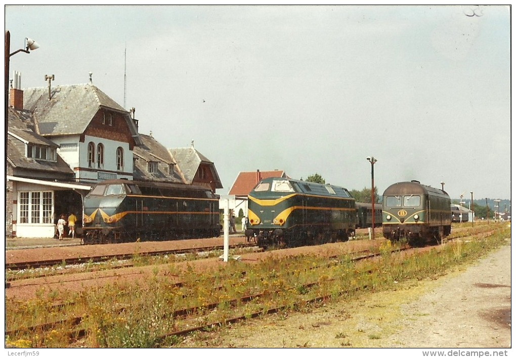 SOURBRODT PHOTOGRAPHIE DE 19982DE LA GARE INTERIEURE AVEC TRAINS A L ARRET MACHINE DIESEL - Trains