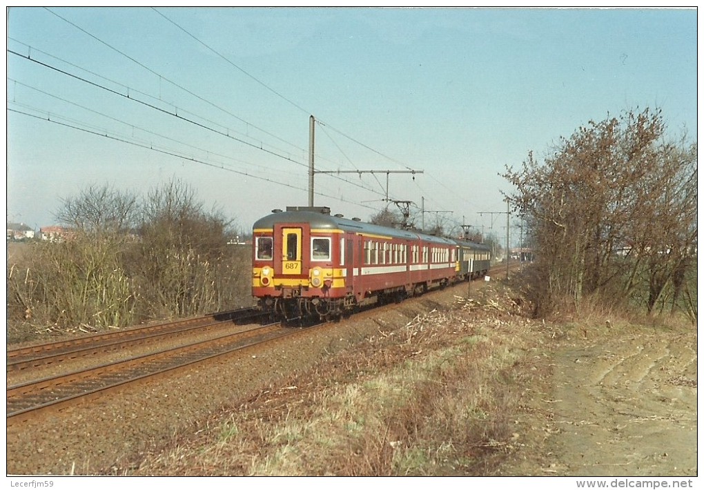 HOLLEKEN  PHOTOGRAPHIE DU TRAIN N°687 EN DIRECTION DE LA GARE - Trains