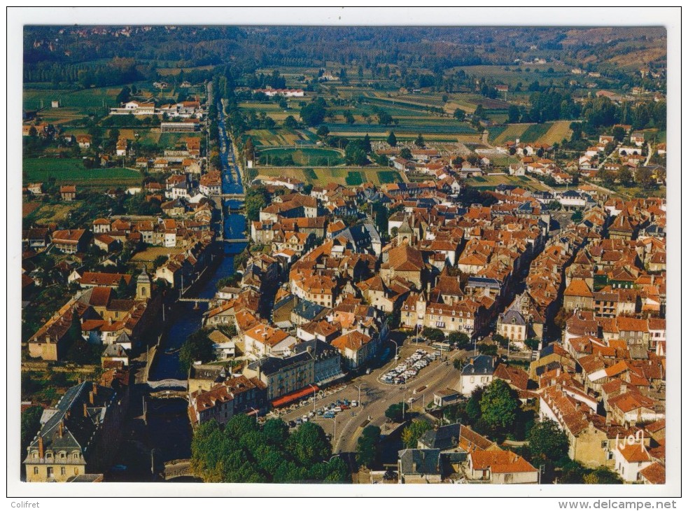 46 - Saint-Céré             Vue D'ensemble  -  La Place De La République - Saint-Céré