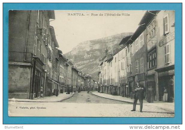 CPA Commerces, Pharmacie Facteur Rue De L'Hôtel De Ville NANTUA (01) - Nantua