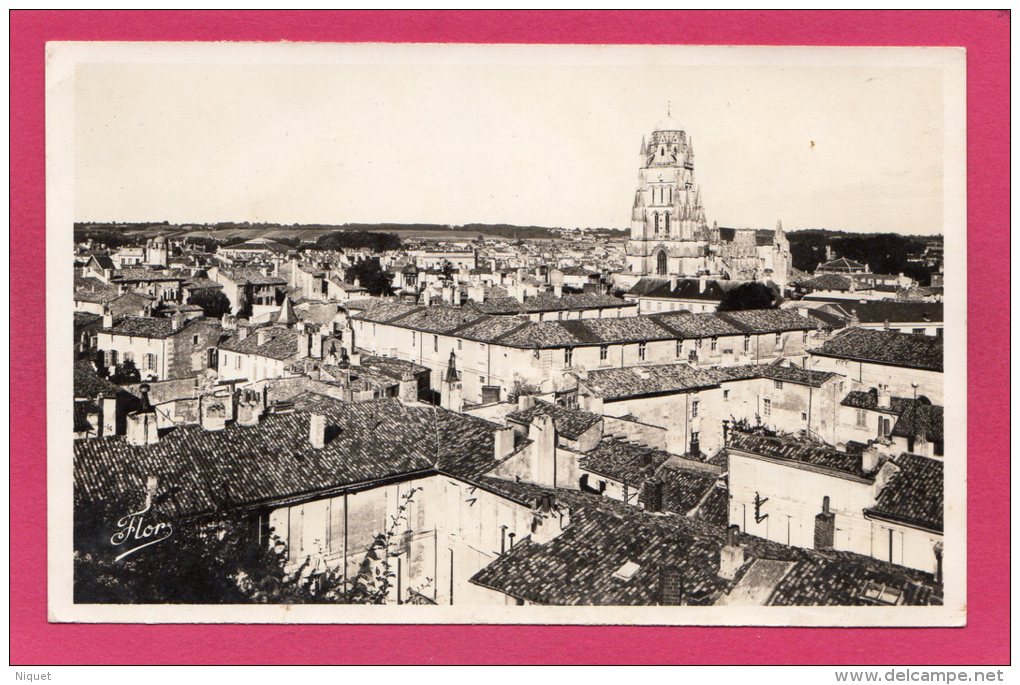 17 CHARENTE-MARITIME SAINTES, Vue Générale, Eglise St-Pierre, 1947, (Marceau, Niort) - Saintes