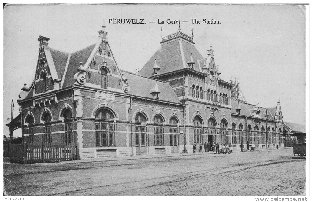 PERUWELZ  LA GARE ANIMEEE CPA  2138 - Gares - Sans Trains