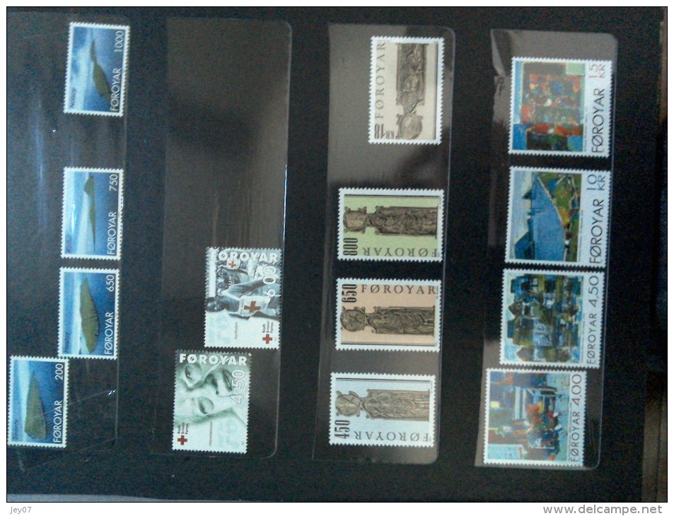 ALBUM 100 timbres neufs ILES FEROES + 12 GROENLAND