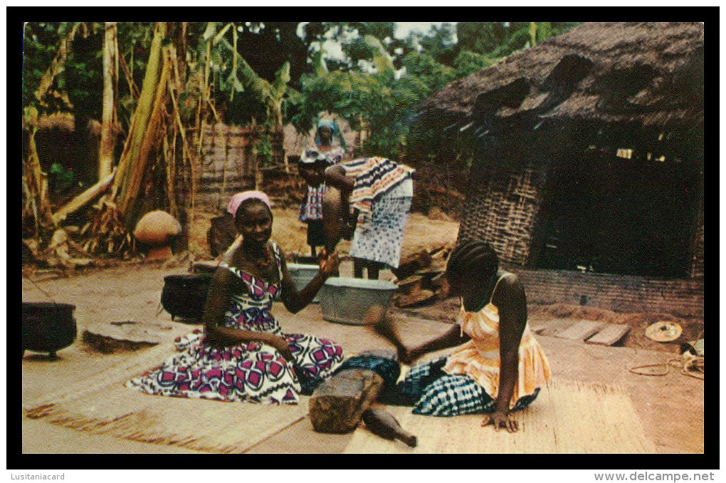 GUINÉ-BISSAU - COSTUMES - Fulas Batendo Pano (Ed. Foto Serra Nº 114) Carte Postale - Guinea Bissau