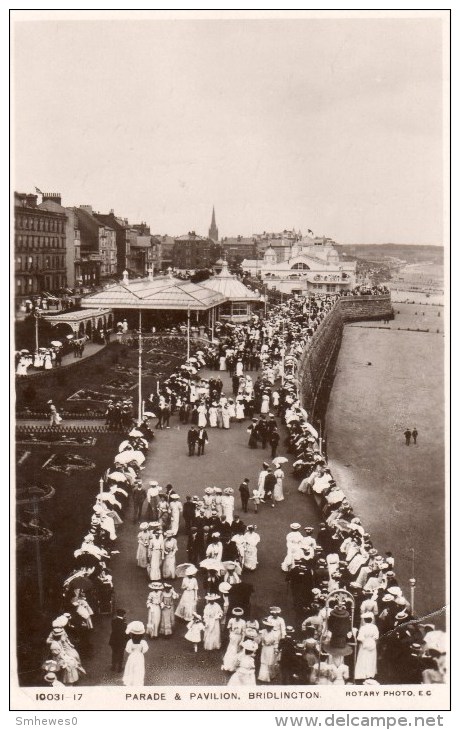 Postcard - Bridlington Parade & Pavilion, Yorkshire. 10031-17 - Other & Unclassified