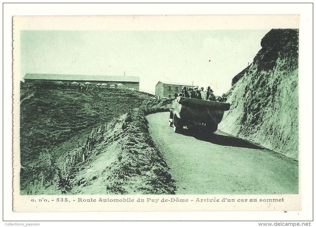 Cp, Bus &amp; Autocars, Route Automobile Du Pu De Dôme, Arrivée D'un Car Au Sommet - Autobus & Pullman