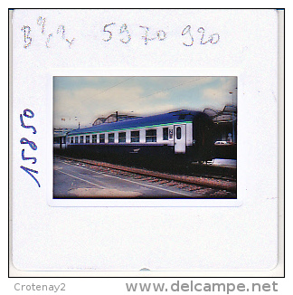 Photo Diapo Diapositive Train Wagon Locomotive Voiture Couchettes De 2ème Classe Le 23/06/1999 VOIR ZOOM - Diapositives