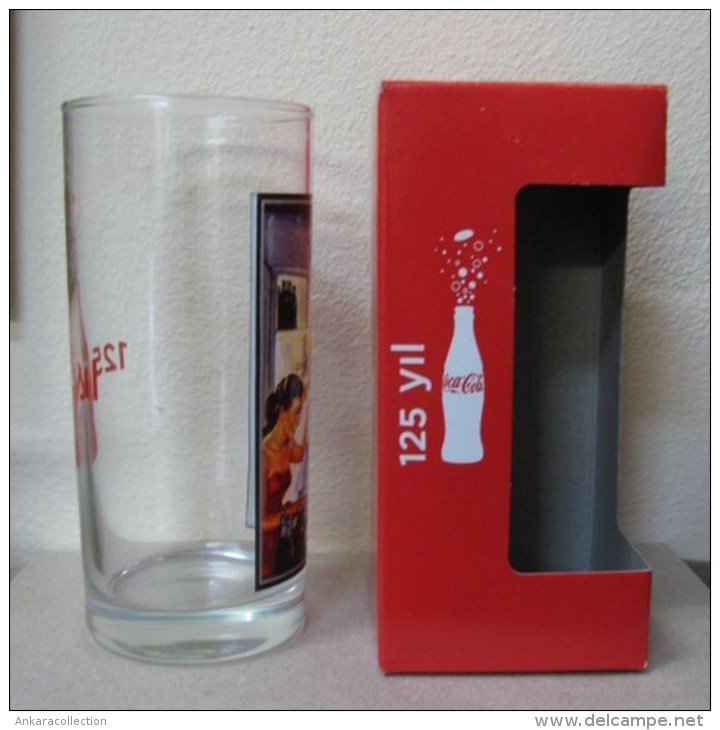 AC - COCA COLA - 125th ANNIVERSARY OF COCA COLA GLASS IN ITS BOX FROM TURKEY - Kopjes, Bekers & Glazen