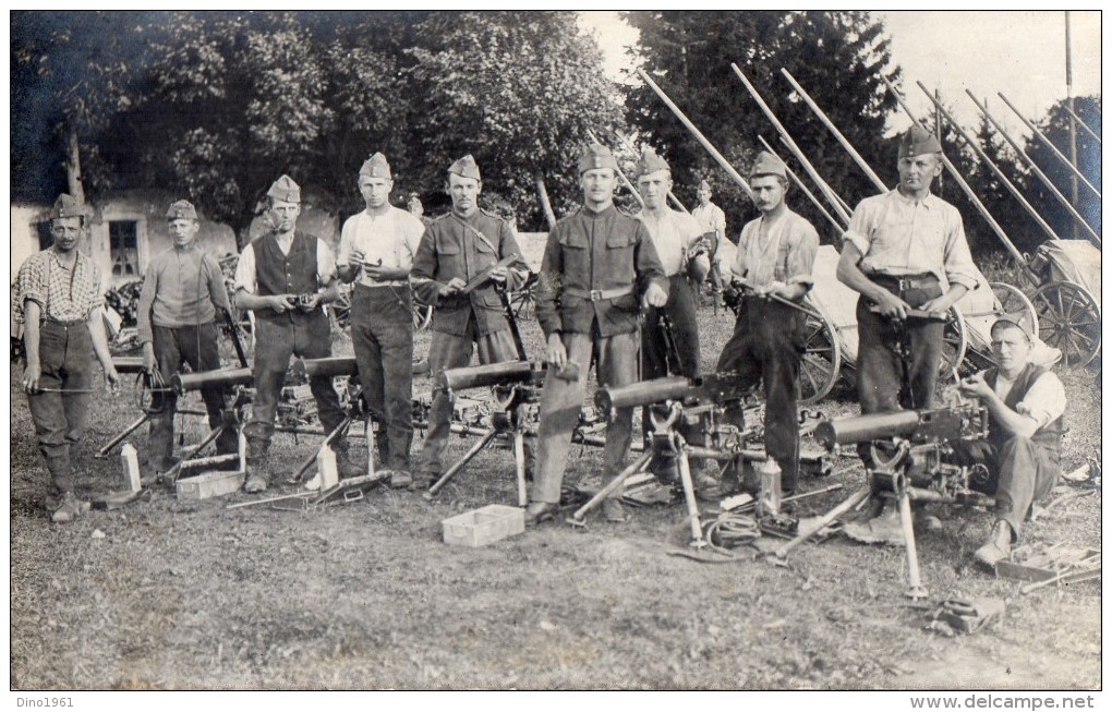 CPA 1806 - MILITARIA - Carte Photo Militaire -  Mitrailleuse Allemande & Mitrailleur Avec Baionnette - Equipment