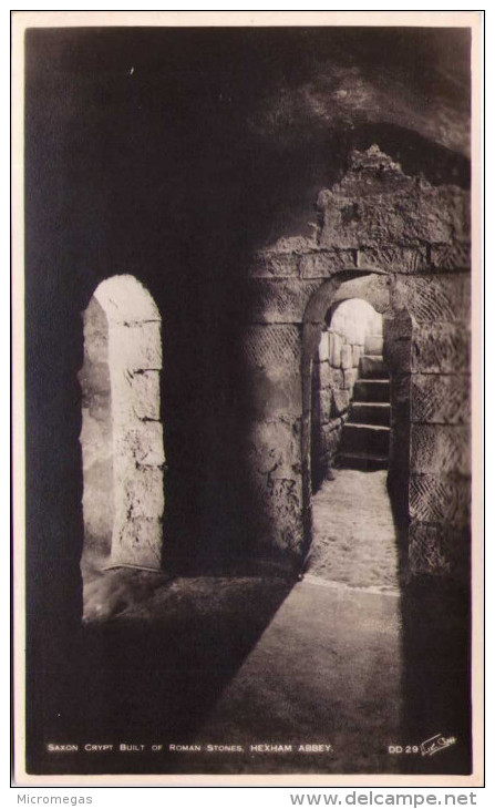 HEXHAM ABBEY - Saxon Crypt Built Of Roman Stones - Autres & Non Classés