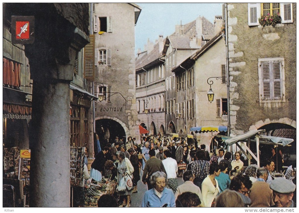 Annecy Le Marché Dans Les Vieux Quartiers - Annecy-le-Vieux