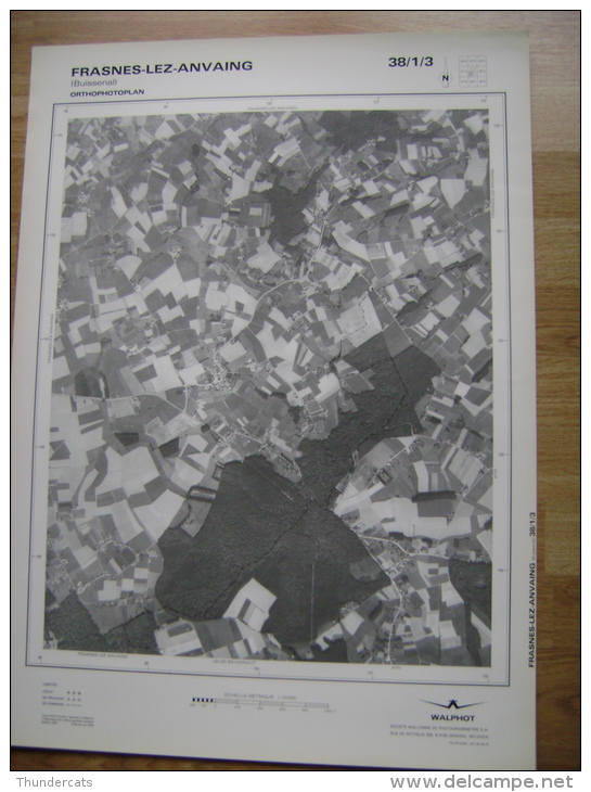 GRAND PHOTO VUE AERIENNE 66 Cm X 48 Cm De 1979  FRASNES LEZ ANVAING - Cartes Topographiques