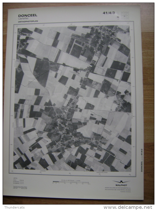 GRAND PHOTO VUE AERIENNE 66 Cm X 48 Cm De 1979  DONCEEL JENEFFE - Cartes Topographiques