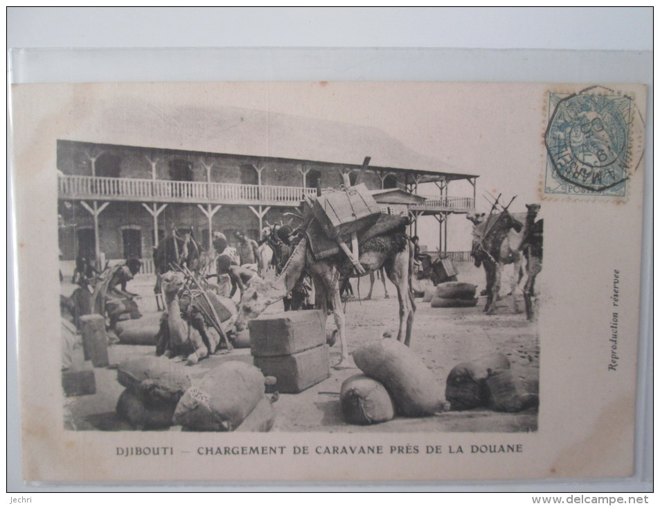 DJIBOUTI . CHARGEMENT DE CARAVANE PRES DE LA DOUANE . CHAMEAU  . DOS 1900 - Congo Français