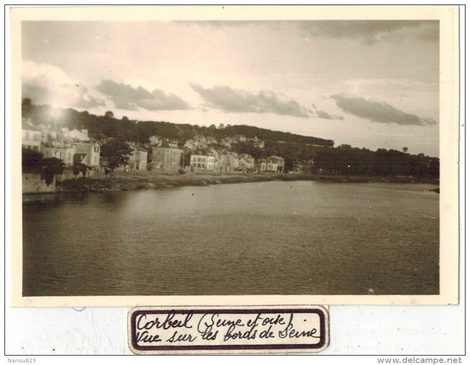 VIEILLE Et VERITABLE PHOTO Non Dentelée  : " CORBEIL Seine Et Oise Vue Sur Les Bords De La Seine  " - Lieux