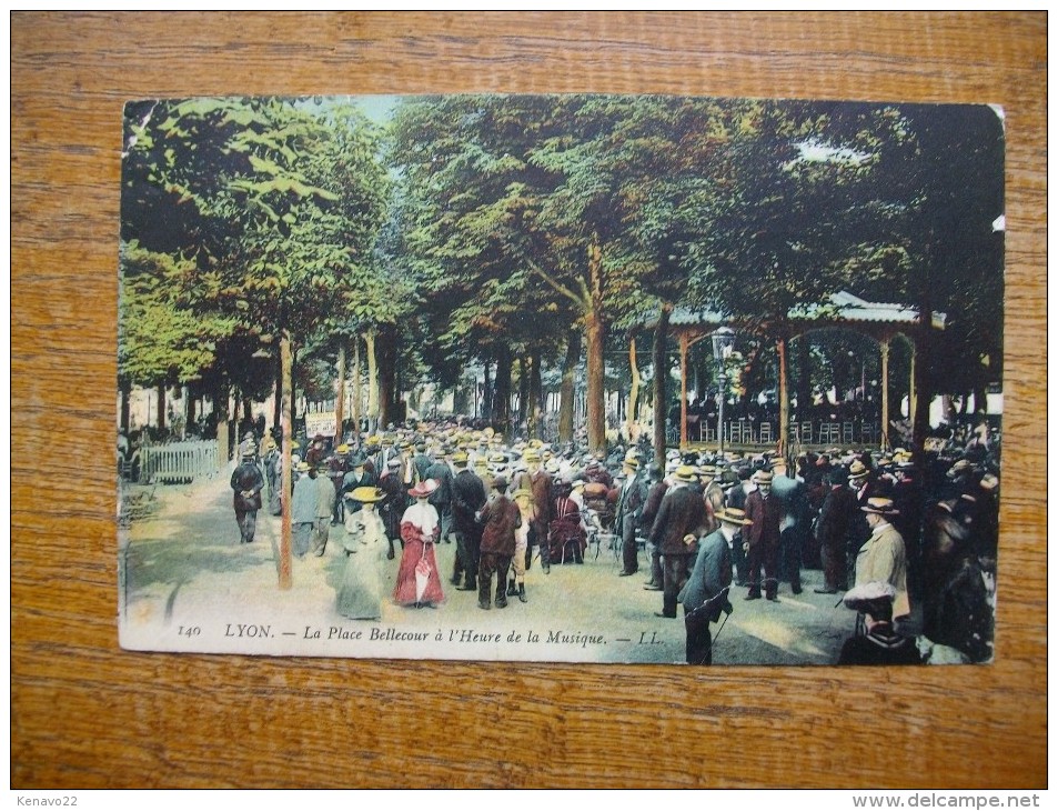 Lyon , La Place Bellecour à L'heure De La Musique """ Carte Animée "" - Other & Unclassified