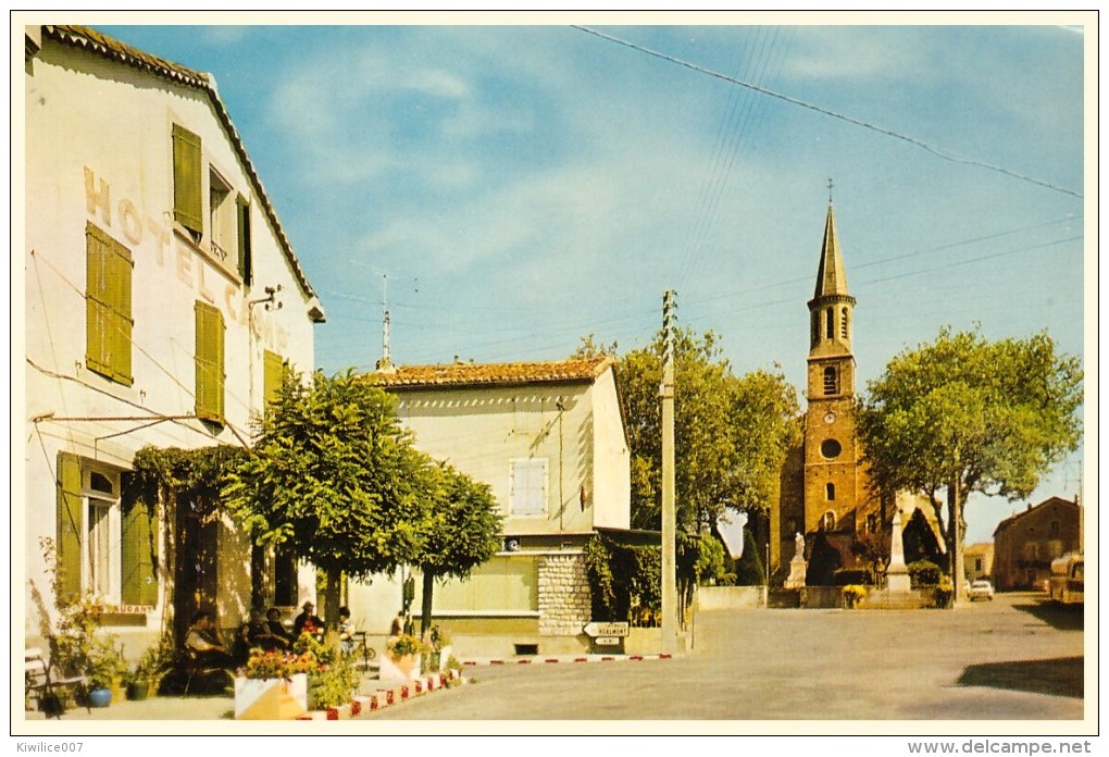 81 MONTREDON LABESSONNIE (Tarn) Place De L´Eglise - Montredon Labessonie