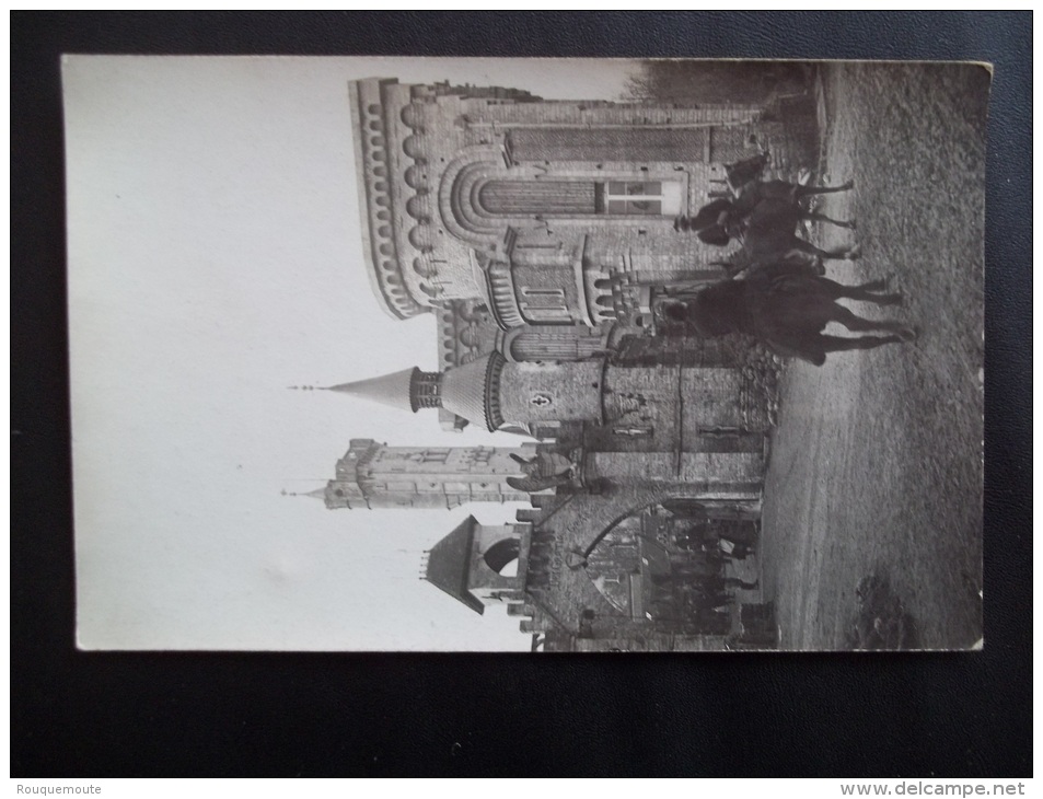 CARTE PHOTO / CHATEAU DE BOULOGNE LA GRASSE /  MILITAIRE - Altri & Non Classificati