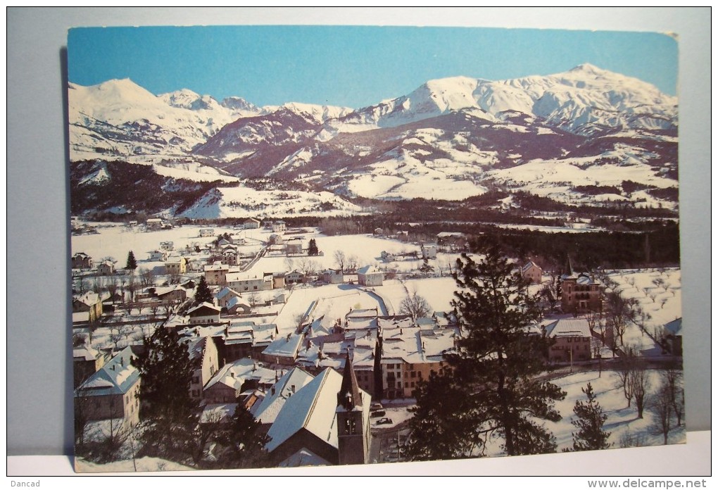 JAUSIERS   --- Vue Générale . Au Fond La CROIX De L'ALPE --  ( Pas De Reflet Sur L'original ) - Other & Unclassified