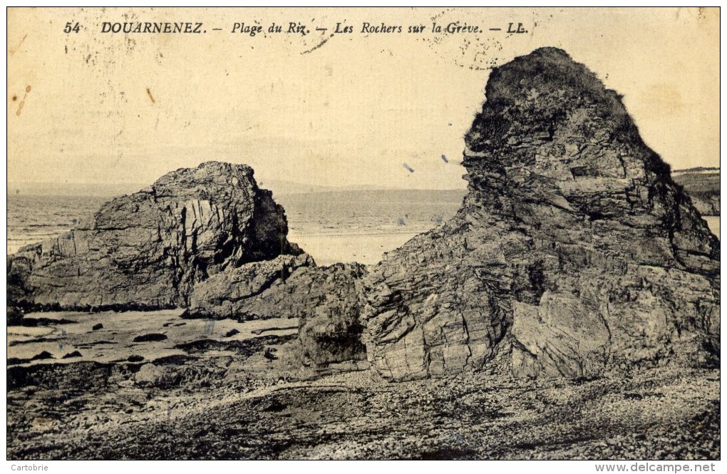 29 - DOUARNENEZ - Plage Du Riz - Les Rochers Sur La Grève - Douarnenez