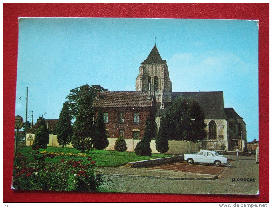 62- ISBERGUES - L'EGLISE - VIEILLE VOITURE - - Isbergues