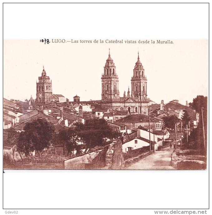 LGOTP8281A-LFTD8466.Tarjeta Postal De LUGO.calles,casas,iglesia Y CATEDRAL DE LUGO,desde La Muralla - Lugo