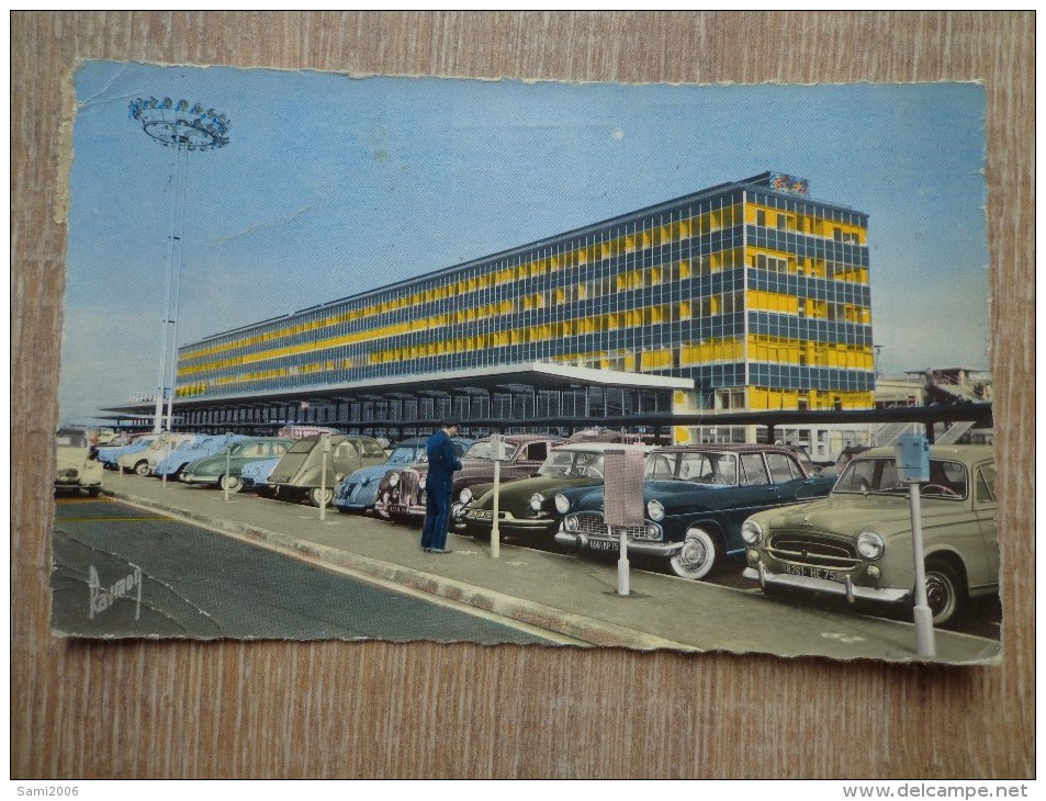 CPA PHOTO PARIS AEROPORT VOITURES ANCIENNES PANHARD DS - Flugwesen