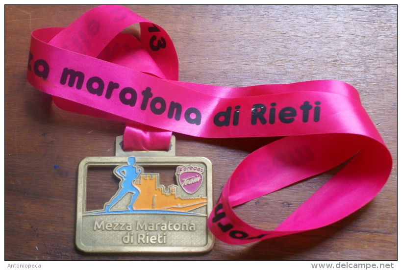 ITALIA 2013-  MEDAGLIA IN BRONZO DELLA RIETI HALF MARATHON - Atletica