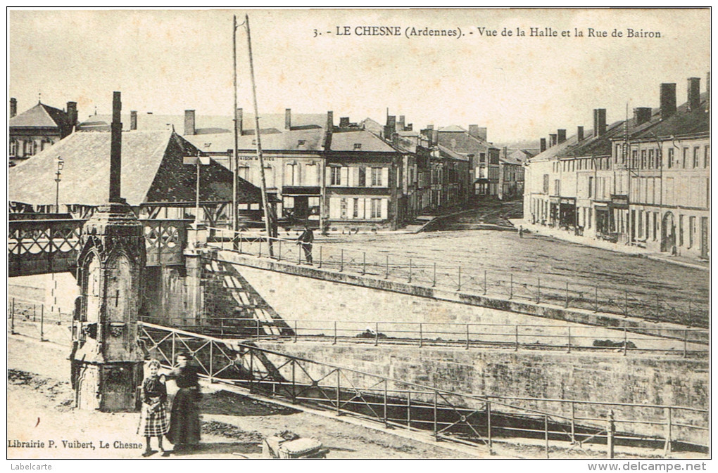 ARDENNES 08.LE CHESNE VUE DE LA HALLE ET RUE BAIRON - Le Chesne