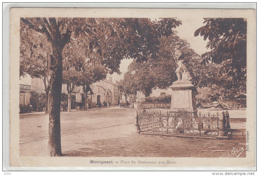 30  Montpezat Place Et Monument Aux Morts - Montpezat De Quercy