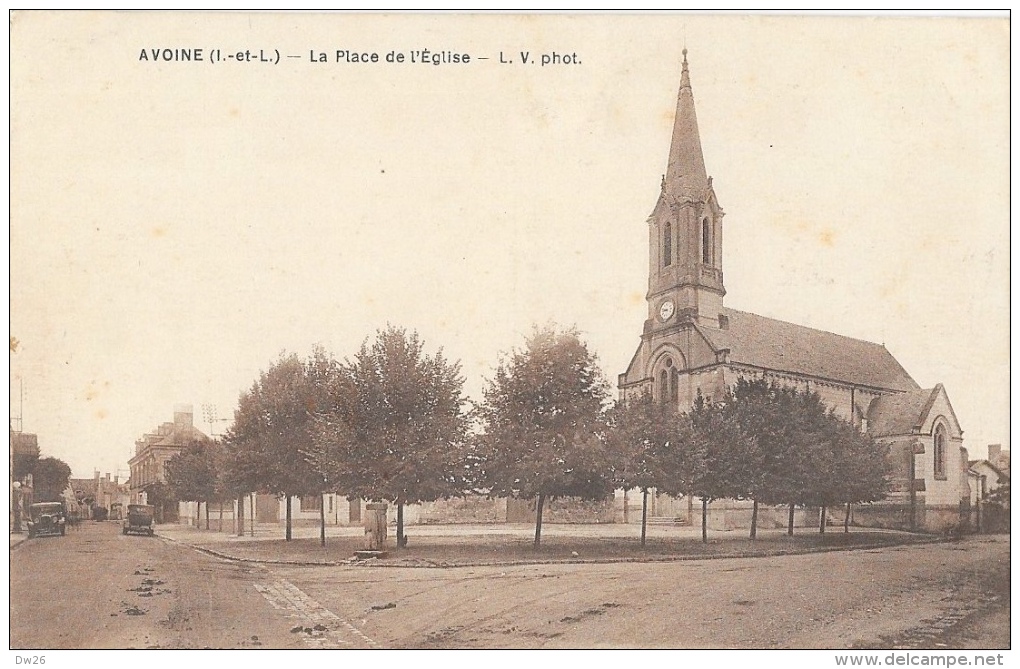 Avoine (Ile-et-Vilaine) - La Place Et L'Eglise - L.V. Phot. - Phototypie Maurice Chrétien - Autres & Non Classés