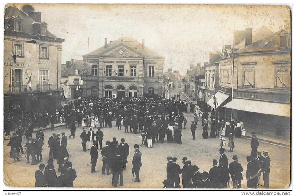 CHATEAU LA VALLIERE (37) Carte Photo Place Fete Assemblée Animation - Andere & Zonder Classificatie