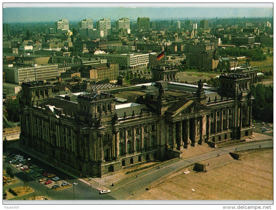 Berlin - Reichstagsgebäude Mit Brandenburger Tor Und Blick Auf Ost-Berlin - Tiergarten