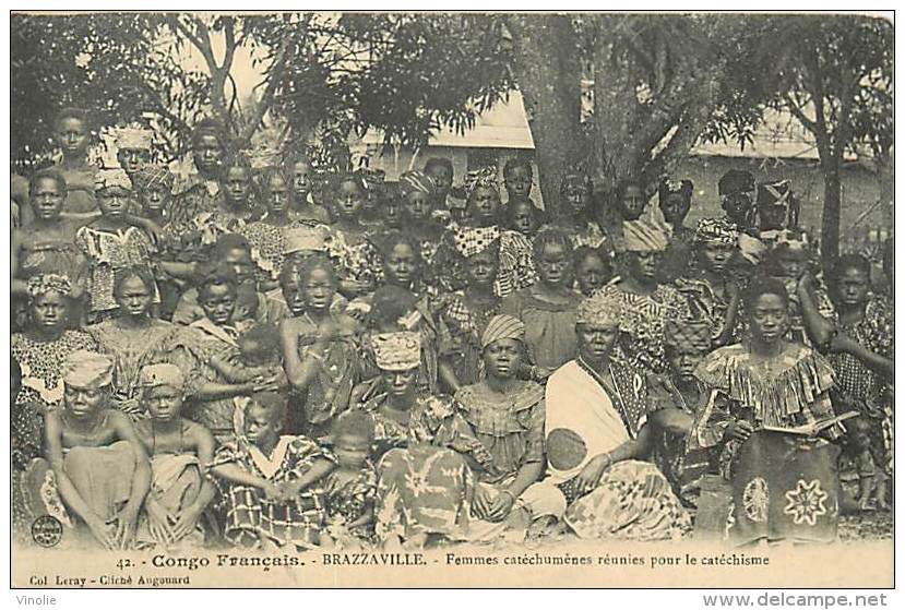 A16-2673 : CONGO FRANCAIS BRAZZAVILLE FEMMES CATECHUMENES REUNIES POUR LE CATECHISME - Autres & Non Classés