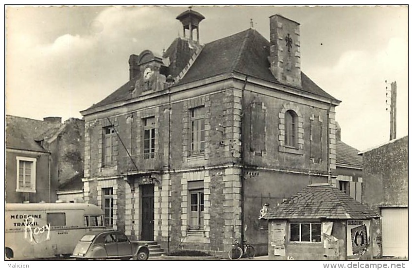 - Loire Atlantique - Ref-B454 - Bourgneuf En Retz - L Hotel De Ville - Camion Medecine Du Travail - Voiture 2 CV - - Bourgneuf-en-Retz