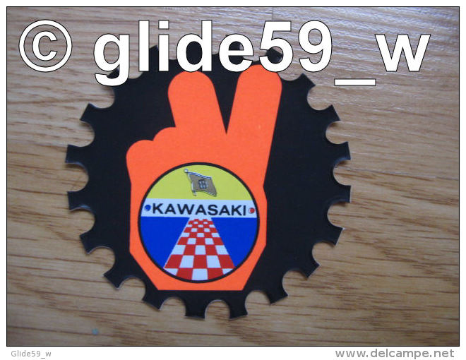 Autocollant "KAWASAKI" (Plastic Screen - Italy) (années 70 - Fond Noir Mat Et Orange Mat Fluo) - Stickers