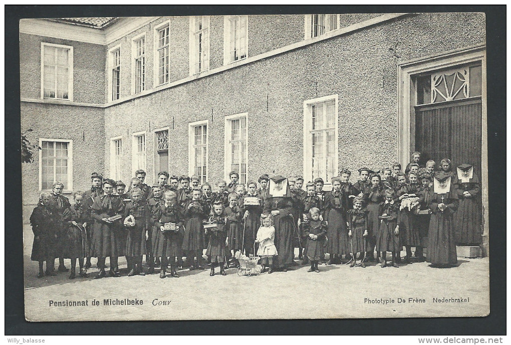 0. CPA - Pensionnat De MICHELBEKE - Cour  - Jouets - Landau // - Brakel