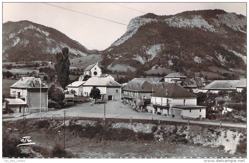 04 - Selonnet - La Place, Dans Le Fond Le Col Du Villard - Autres & Non Classés