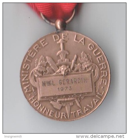 MEDAILLE DU MINISTERE DE LA GUERRE HONNEUR TRAVAIL Attribuée En 1973 - Graveur Em  LINDAUER - France