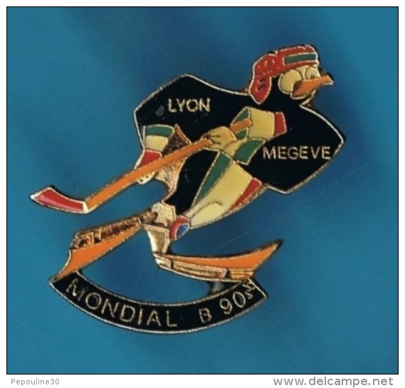 PIN'S //  ** HOCKEY SUR GLACE ** LYON / MEGÈVE ** MONDIAL B ** 90  ** PINGOIN ** . (3,2 X 2,3 CM) - Patinage Artistique