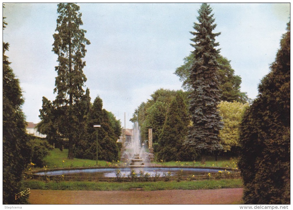 Carte Postale, Entrée Du Parc Municipal Avec Jet D'eau, Creutzwald - Creutzwald