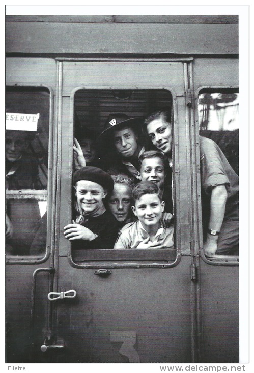 Scouts En Partance Pour Aurillac à La Gare D'Austerlitz  - Scoutisme Train - Cpm Vie Du Rail - 10/15 Fénino Photo Rail - Pfadfinder-Bewegung