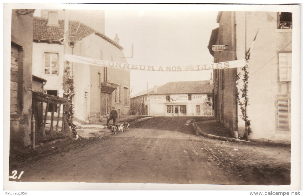 CP Photo 1918 JARNY - Une Rue, Un Tabac, "honneur à Nos Alliés" (A134, Ww1, Wk 1) - Jarny