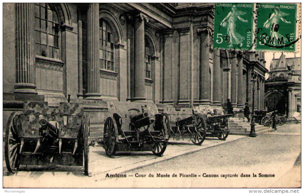 AMIENS - Cour Du Musée De Picardie - Canons Capturés Dans La Somme - Amiens