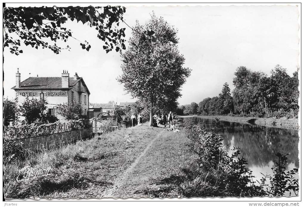 77 - CHAINTREAUVILLE(Commune De St Pierre Les Nemours) - Les Bords Du Canal Du Loing - Semi-Moderne - Petit Format - Saint Pierre Les Nemours